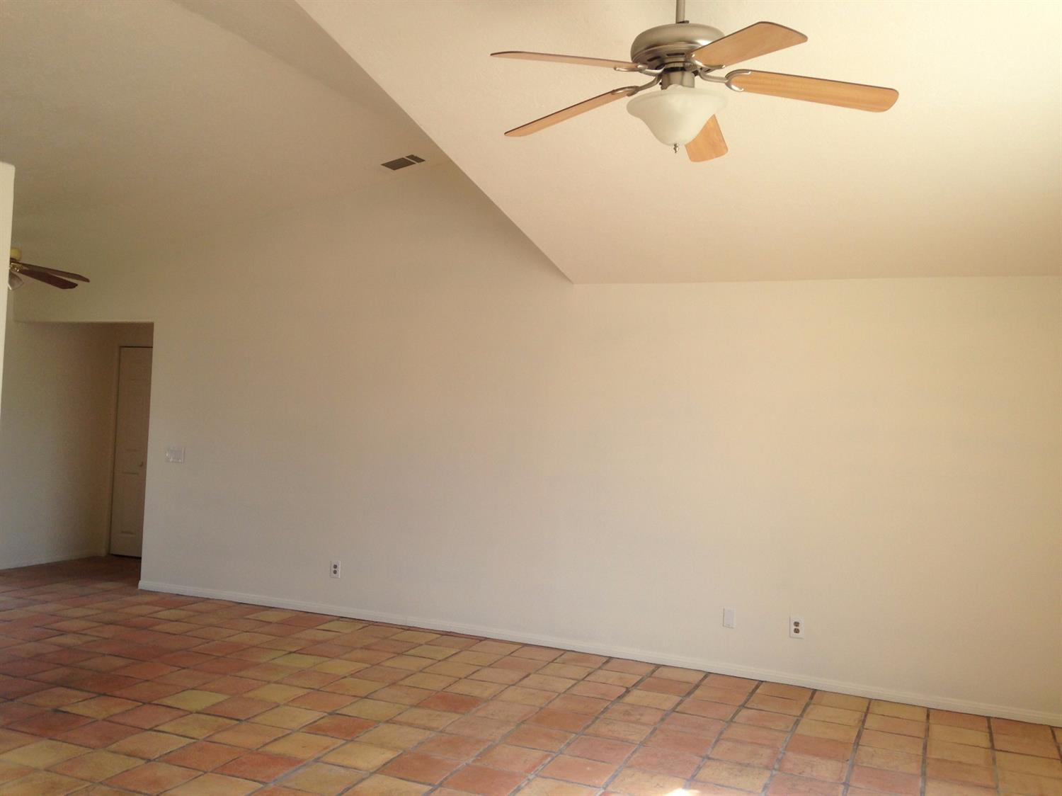 18978 Madrone St, Hesperia, CA 92345 photo 11