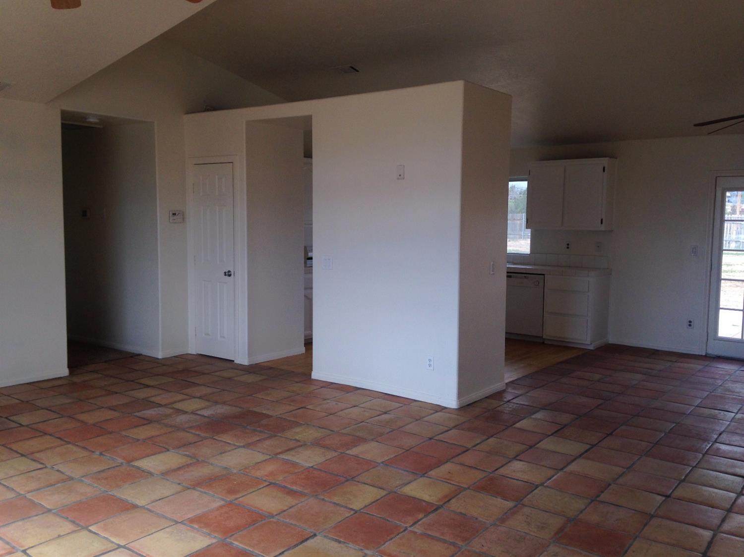 18978 Madrone St, Hesperia, CA 92345 photo 3
