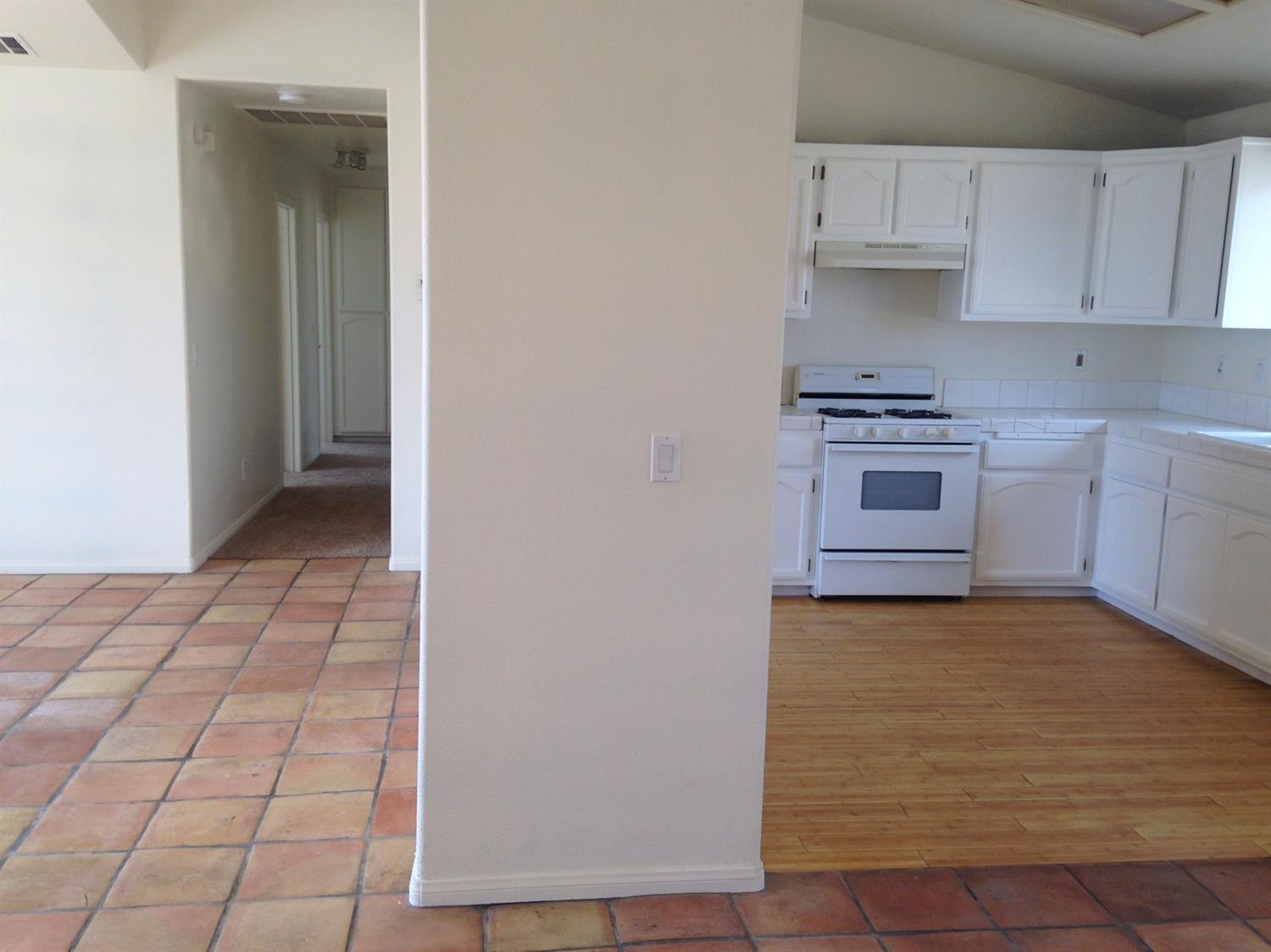18978 Madrone St, Hesperia, CA 92345 photo 5