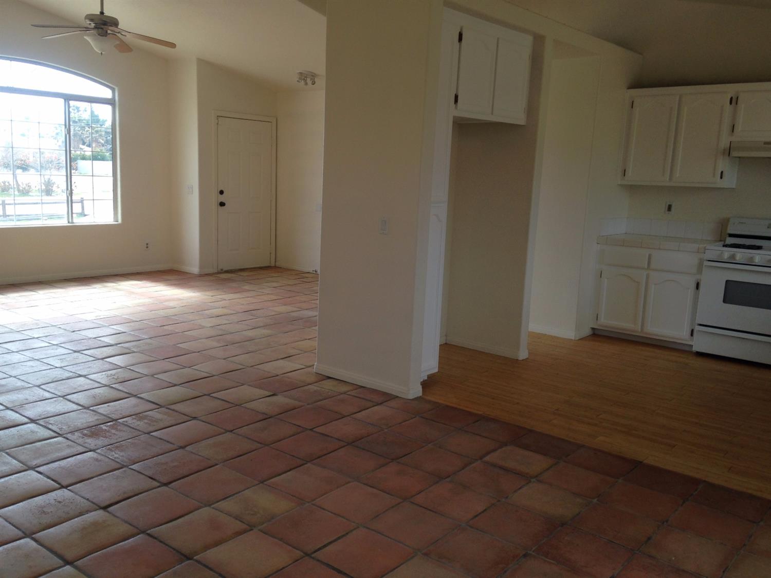 18978 Madrone St, Hesperia, CA 92345 photo 4