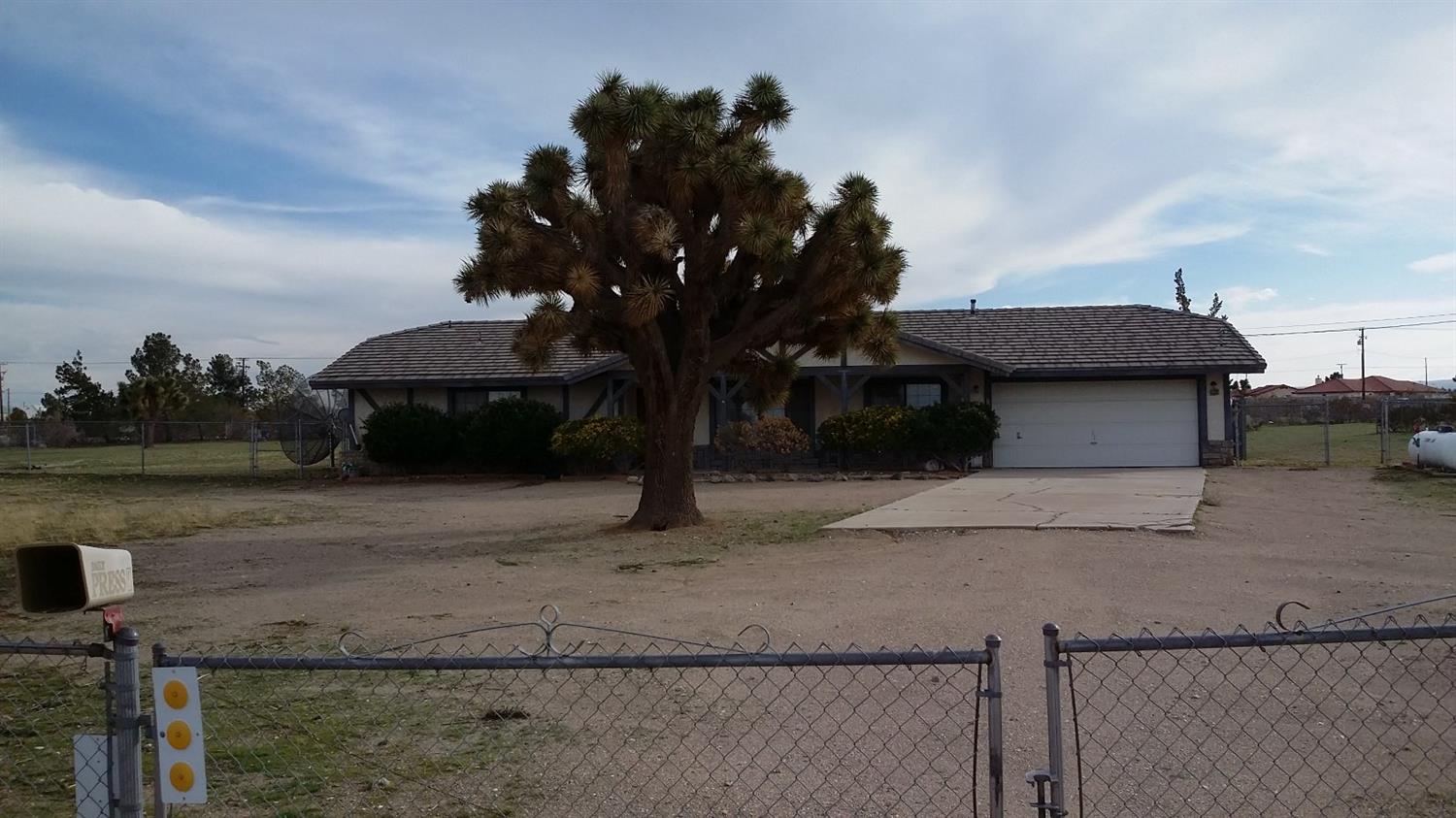 10573 Gorgonio Rd, Phelan, CA 92371 photo 1