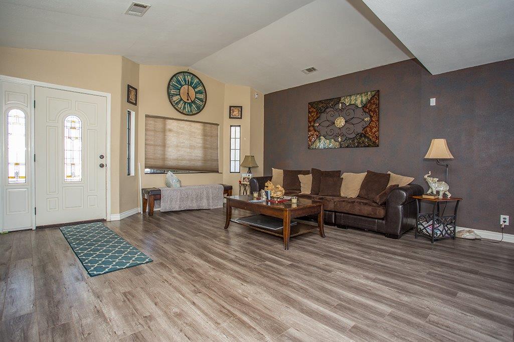 Undisclosed, Apple Valley, CA 92308 photo 3