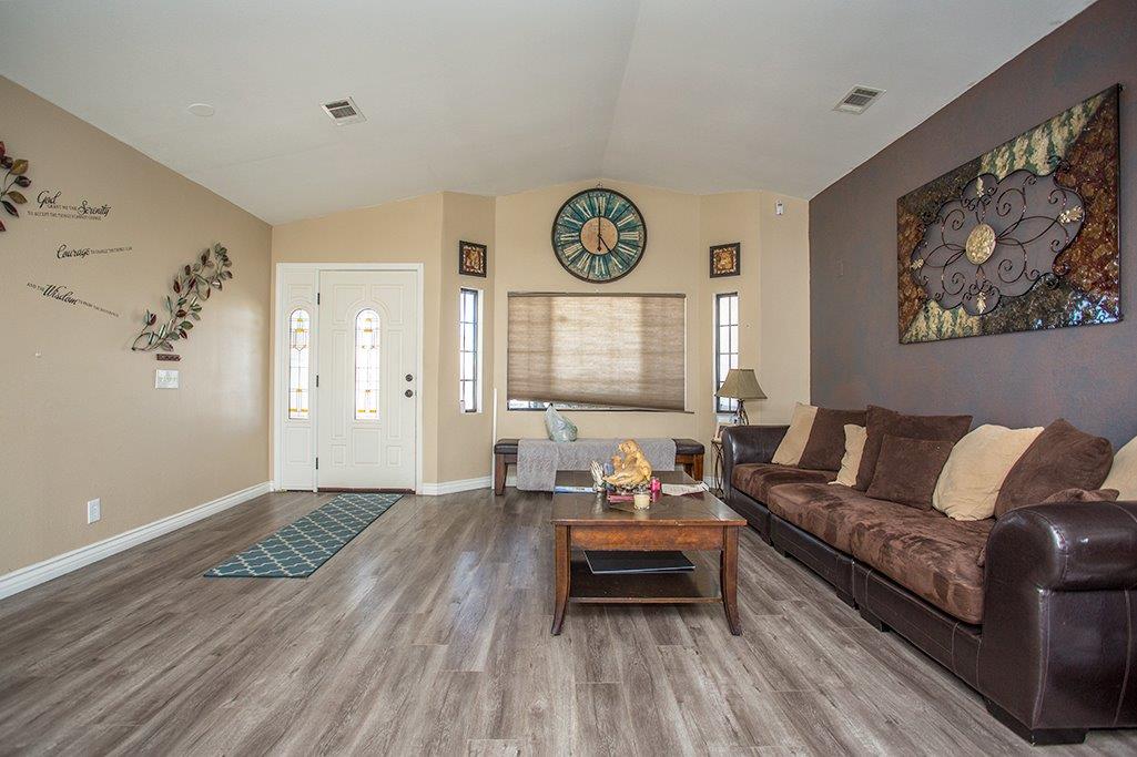 Undisclosed, Apple Valley, CA 92308 photo 12