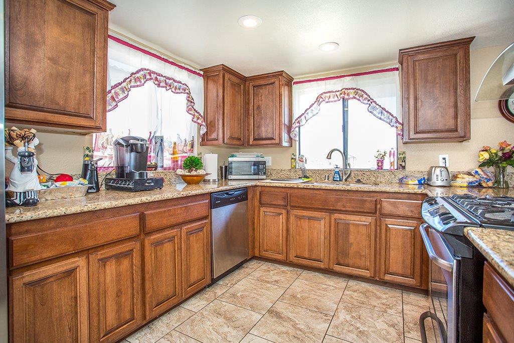 Undisclosed, Apple Valley, CA 92308 photo 21