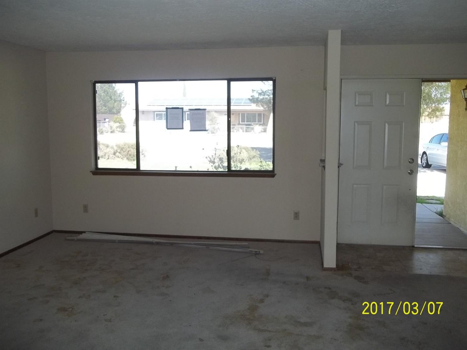 17035 Cherry Hill Dr, Victorville, CA 92395 photo 4