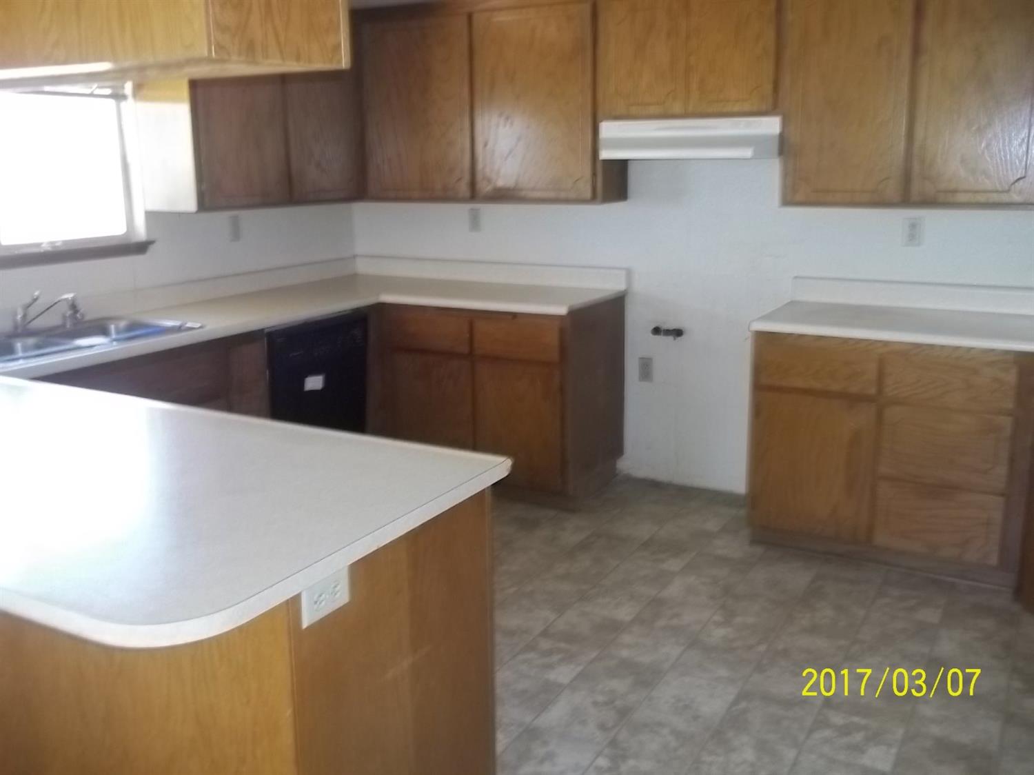 17035 Cherry Hill Dr, Victorville, CA 92395 photo 7