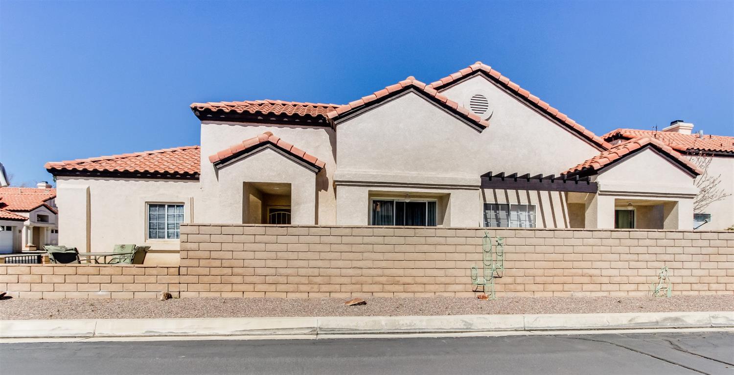 11525 Sunset Pl, Apple Valley, CA 92308 photo 2