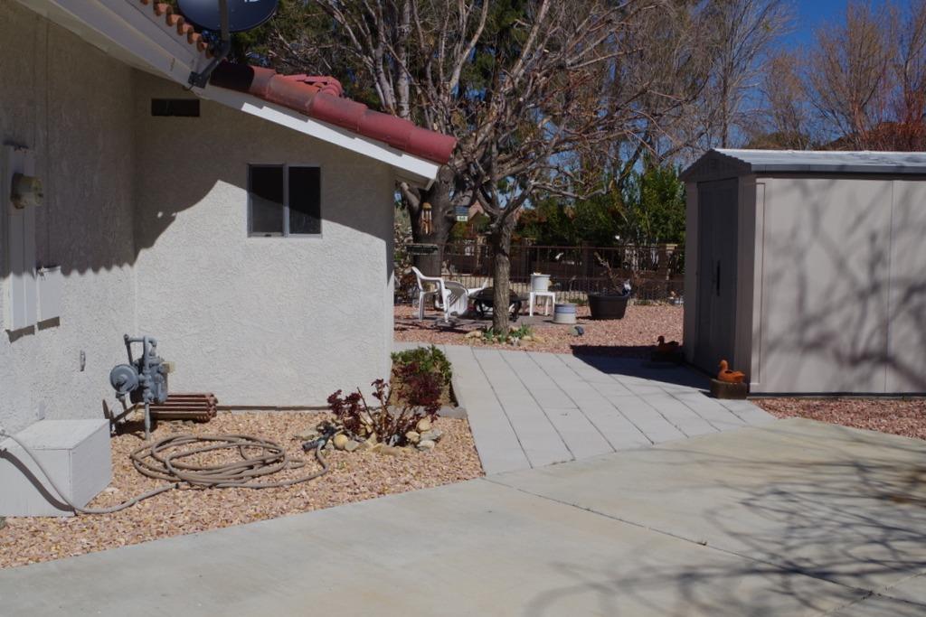 27979 Rustic Ct, Helendale, CA 92342 photo 2