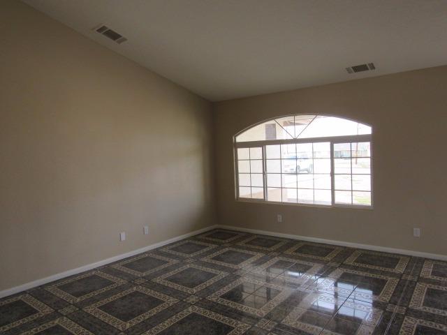 15969 Mojave St, Hesperia, CA 92345 photo 3