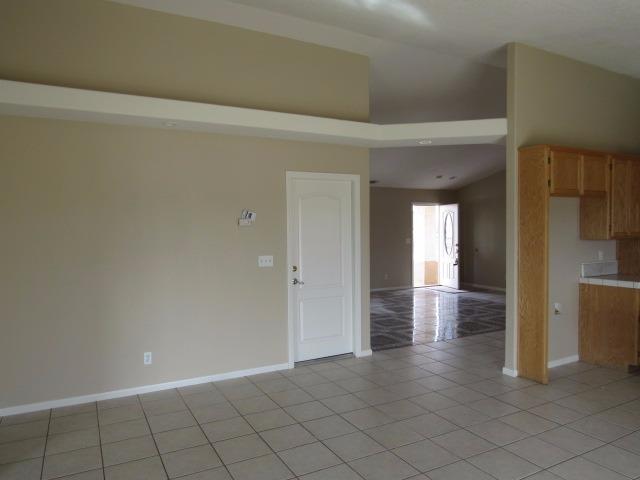 15969 Mojave St, Hesperia, CA 92345 photo 5