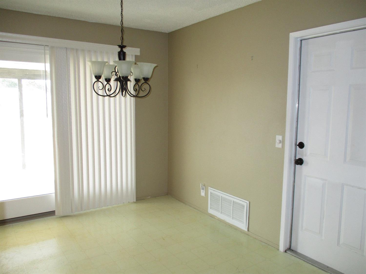 22243 Minnetonka Rd, Apple Valley, CA 92308 photo 5