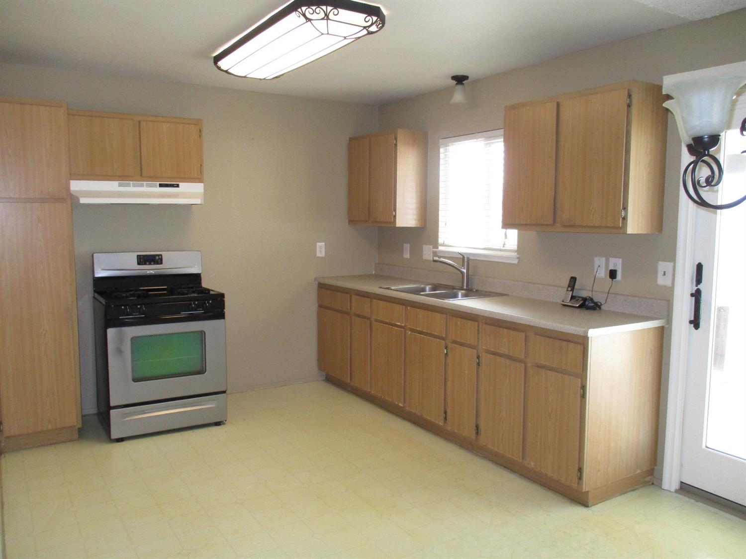 22243 Minnetonka Rd, Apple Valley, CA 92308 photo 6