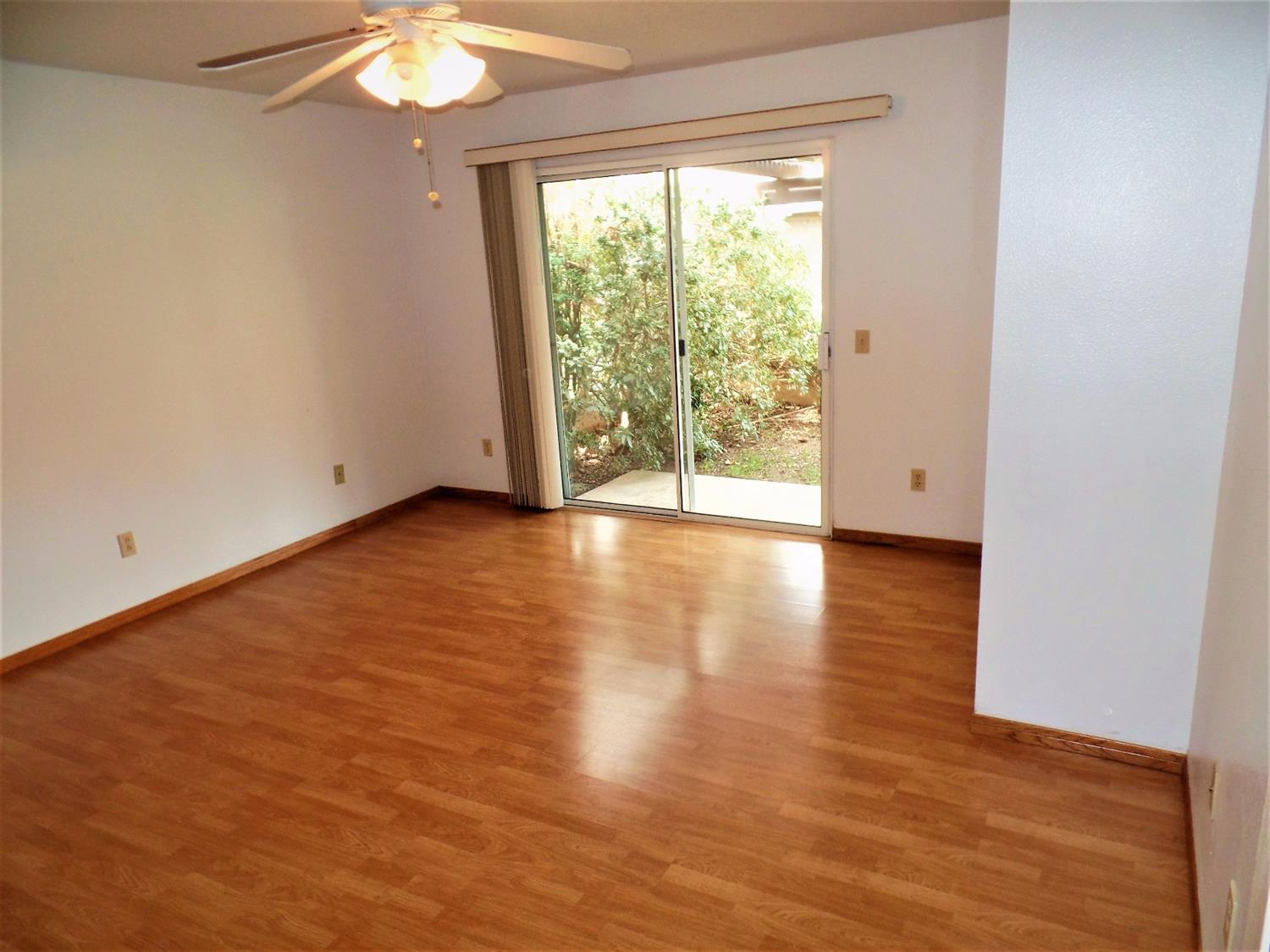 19042 Primrose Ln, Apple Valley, CA 92308 photo 9