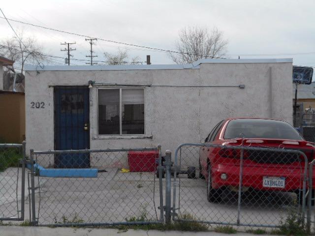 544 E Williams St, Barstow, CA 92311 photo 2