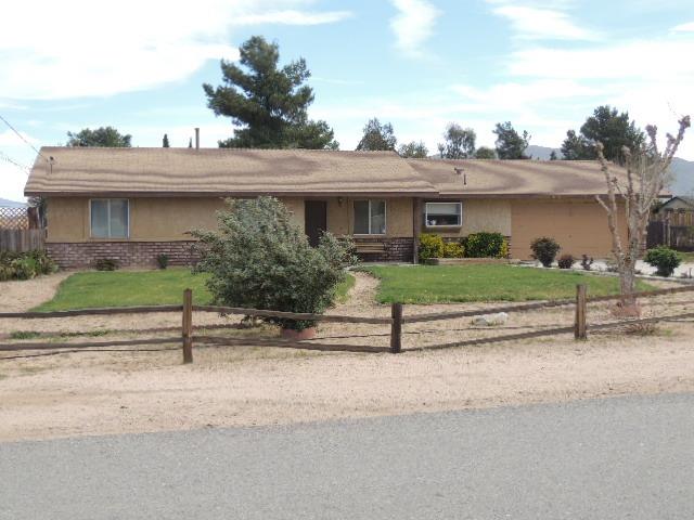 8205 Corona Ave, Hesperia, CA 92345 photo 2