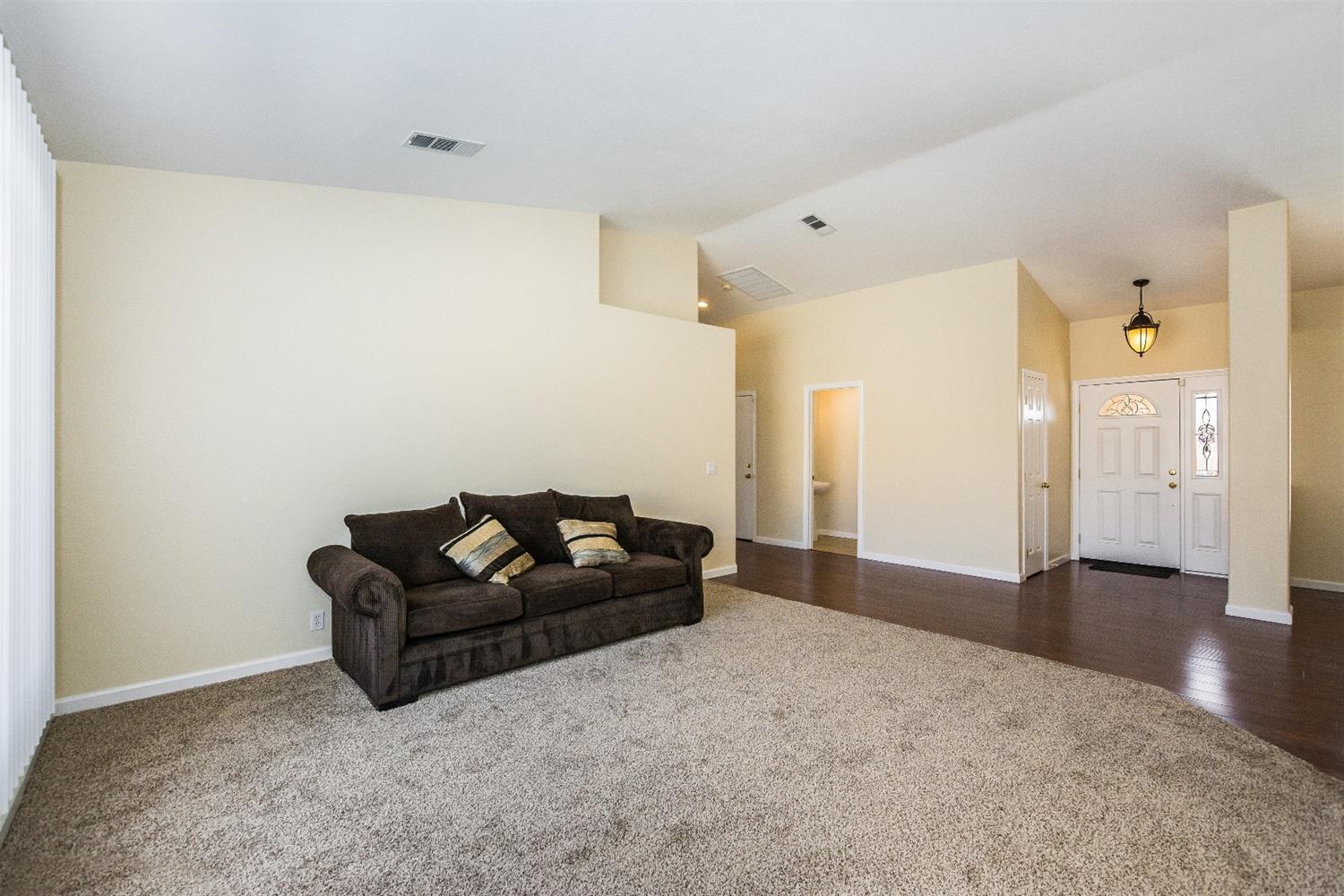 18810 Sahale Ln, Apple Valley, CA 92307 photo 2