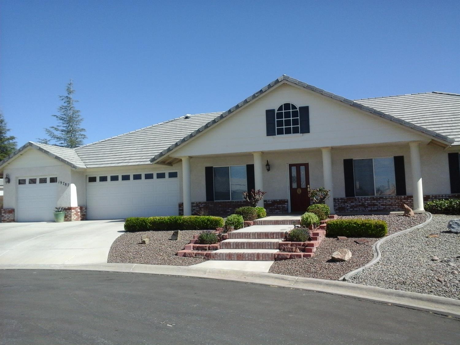 19787 Lara Ln, Apple Valley, CA 92308 photo 1