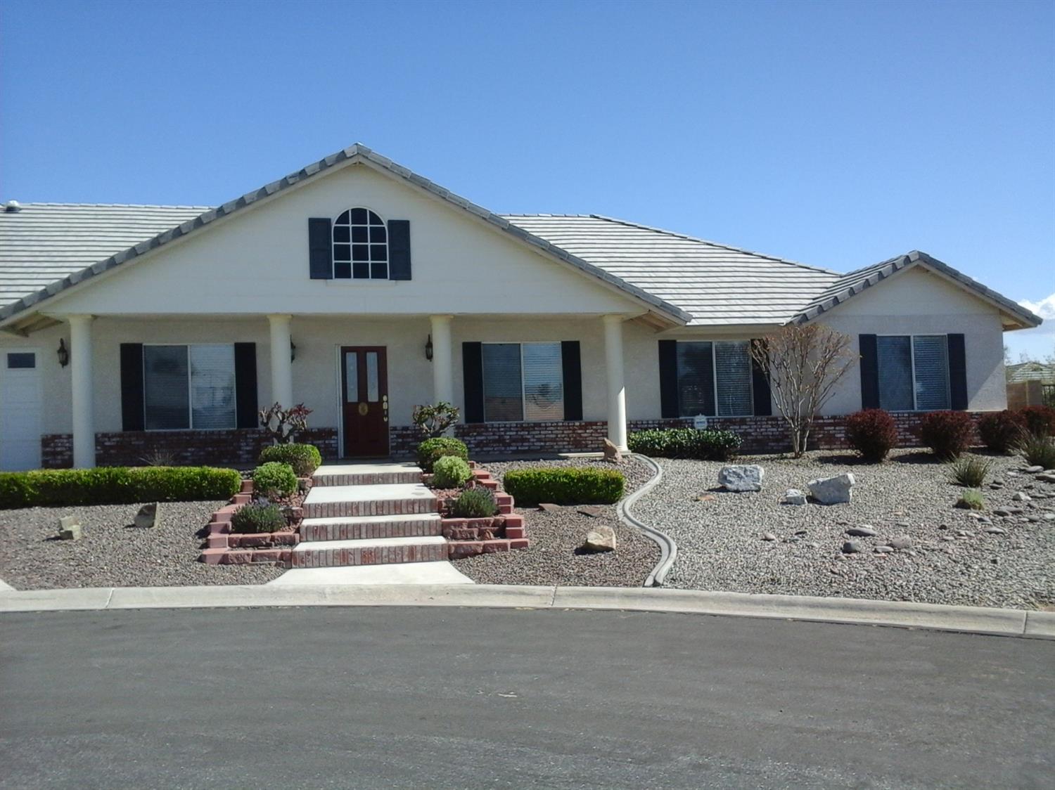19787 Lara Ln, Apple Valley, CA 92308 photo 2