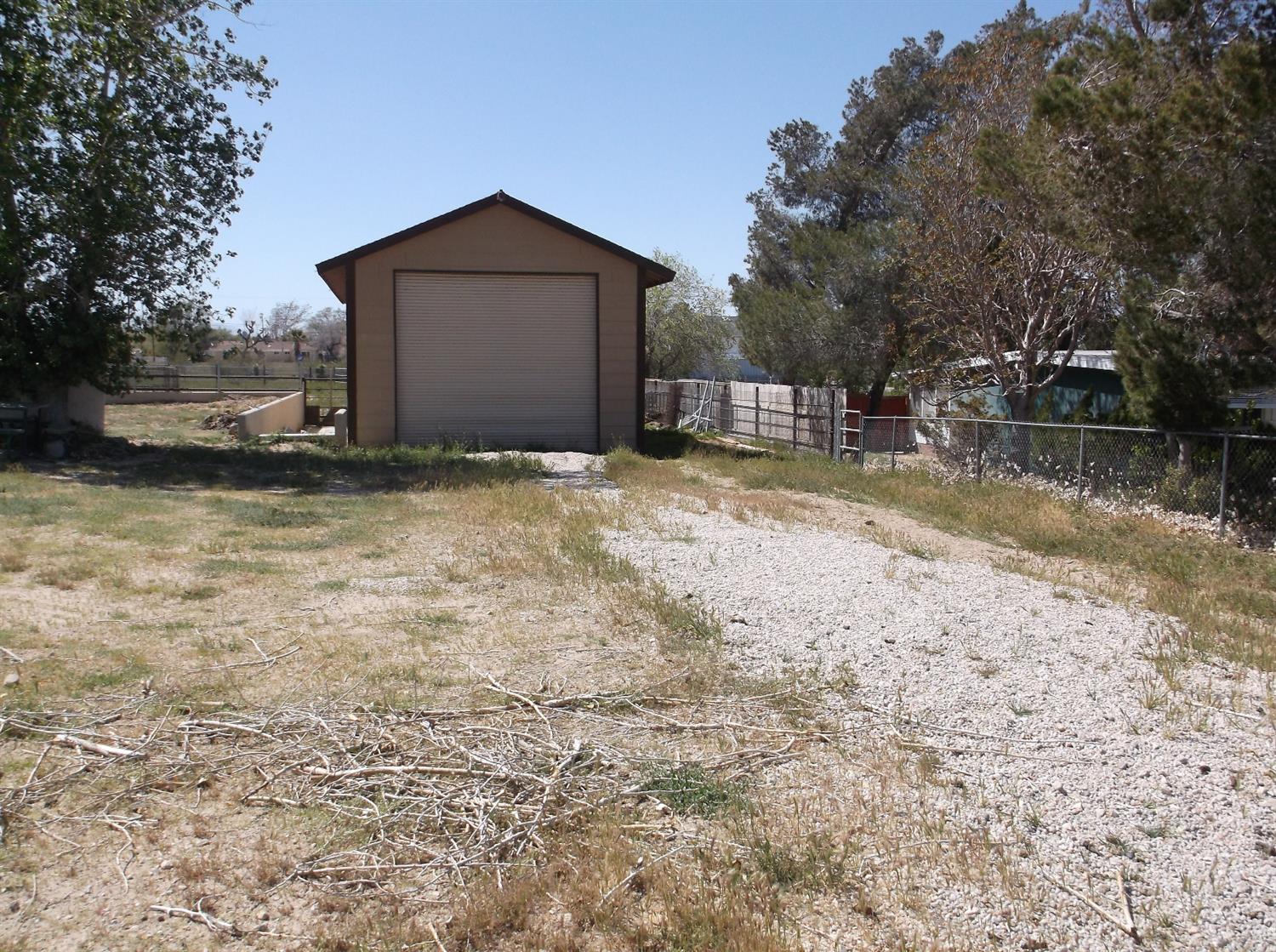 10536 6th Ave, Hesperia, CA 92345 photo 3