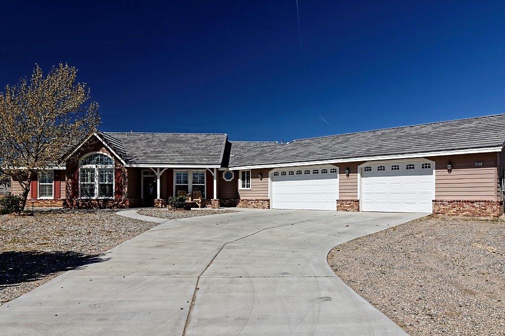 10378 Cordero Rd, Phelan, CA 92371 photo 1