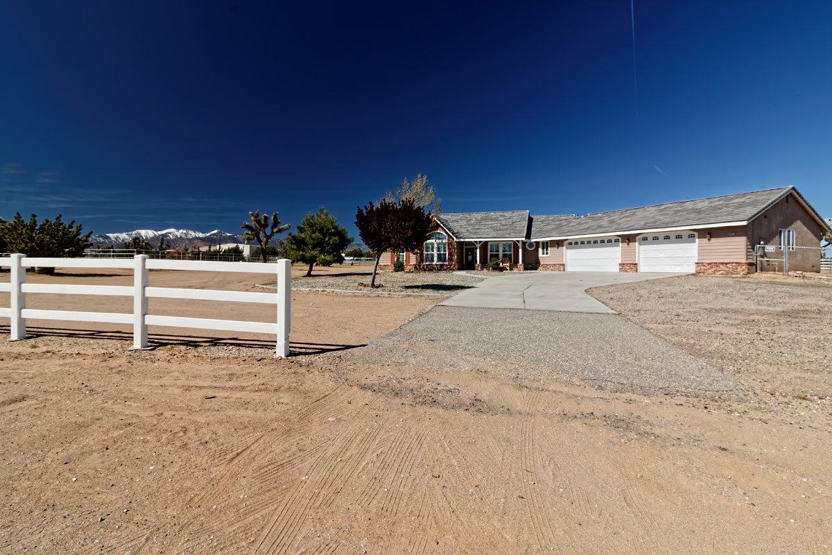 10378 Cordero Rd, Phelan, CA 92371 photo 2