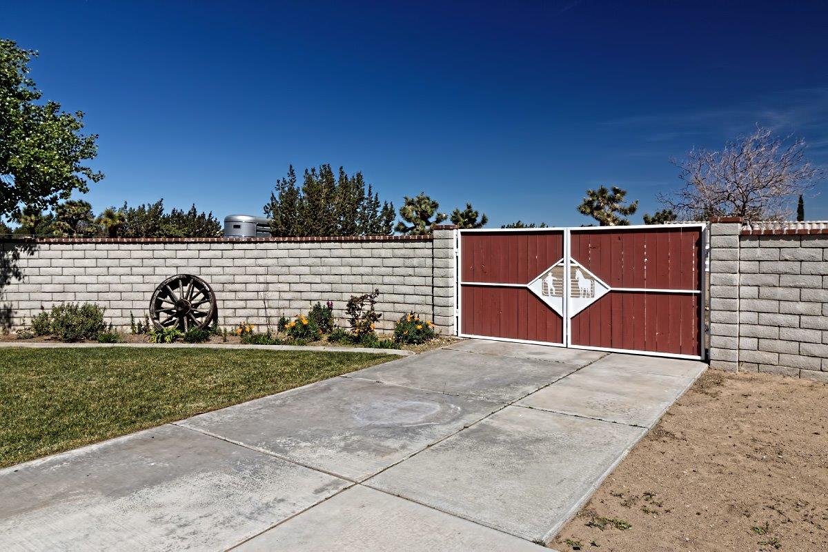 10378 Cordero Rd, Phelan, CA 92371 photo 31