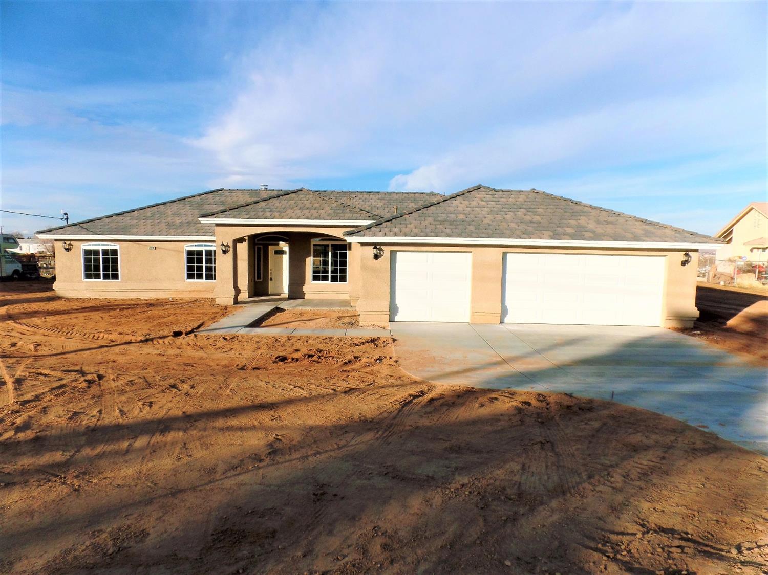 10677 4th Ave, Hesperia, CA 92345 photo 1