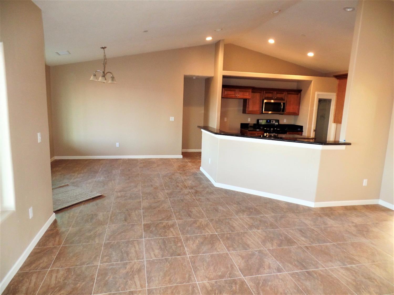 10677 4th Ave, Hesperia, CA 92345 photo 5