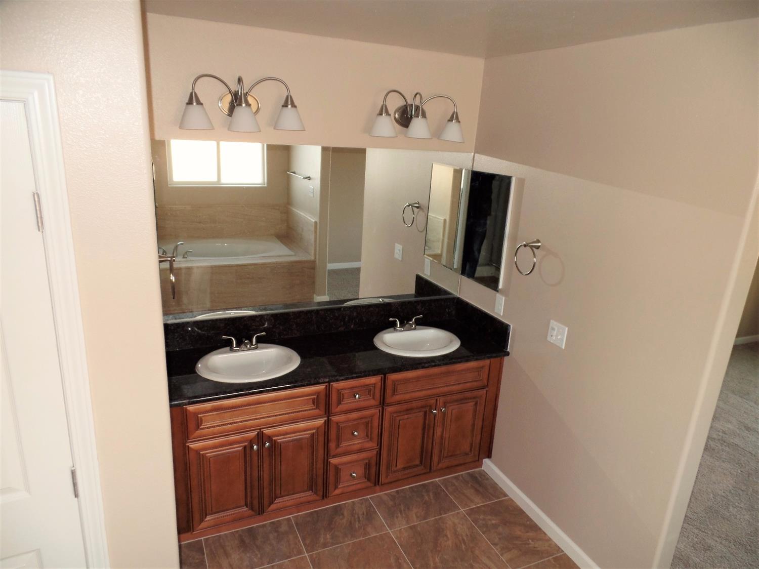 10677 4th Ave, Hesperia, CA 92345 photo 10