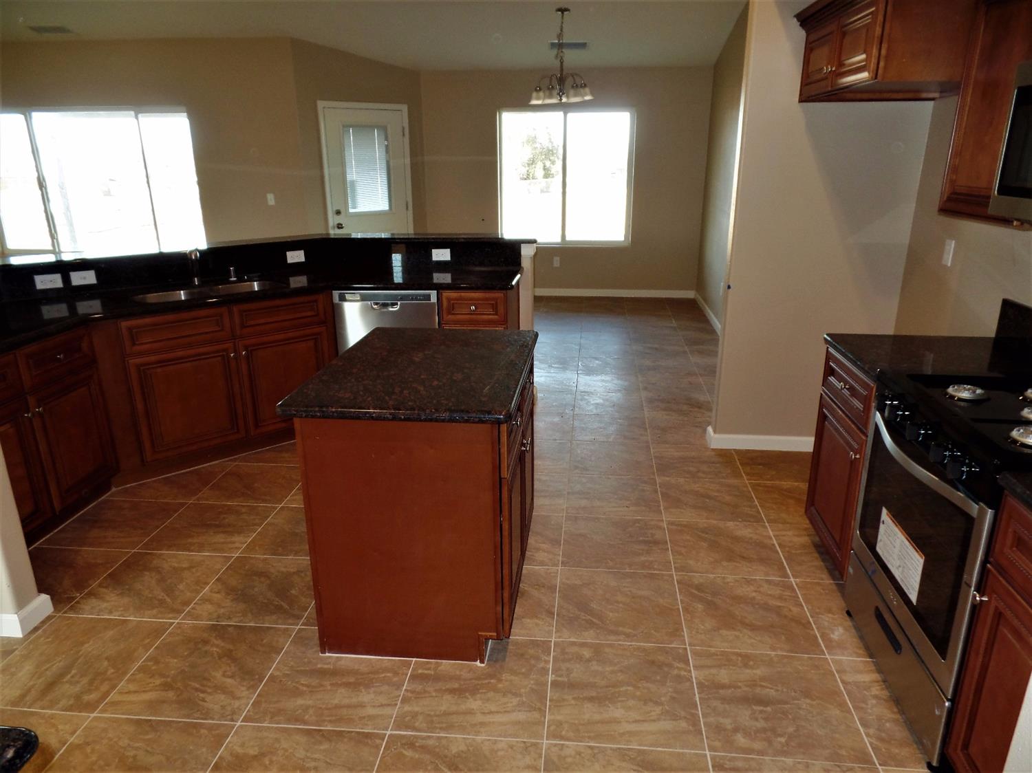10677 4th Ave, Hesperia, CA 92345 photo 4