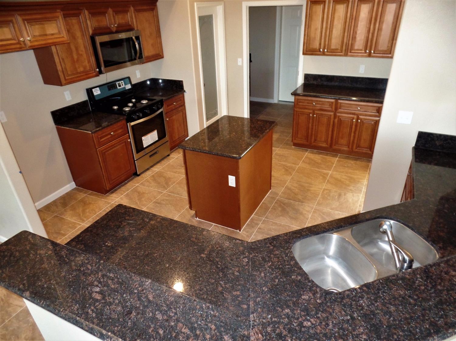 10677 4th Ave, Hesperia, CA 92345 photo 3
