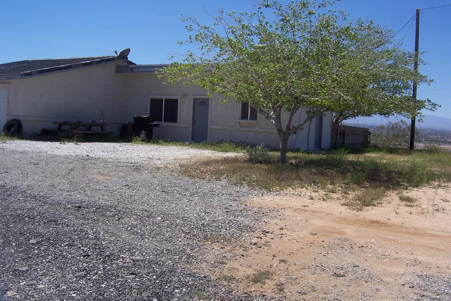 10032 Merino Ave, Apple Valley, CA 92308 photo 3