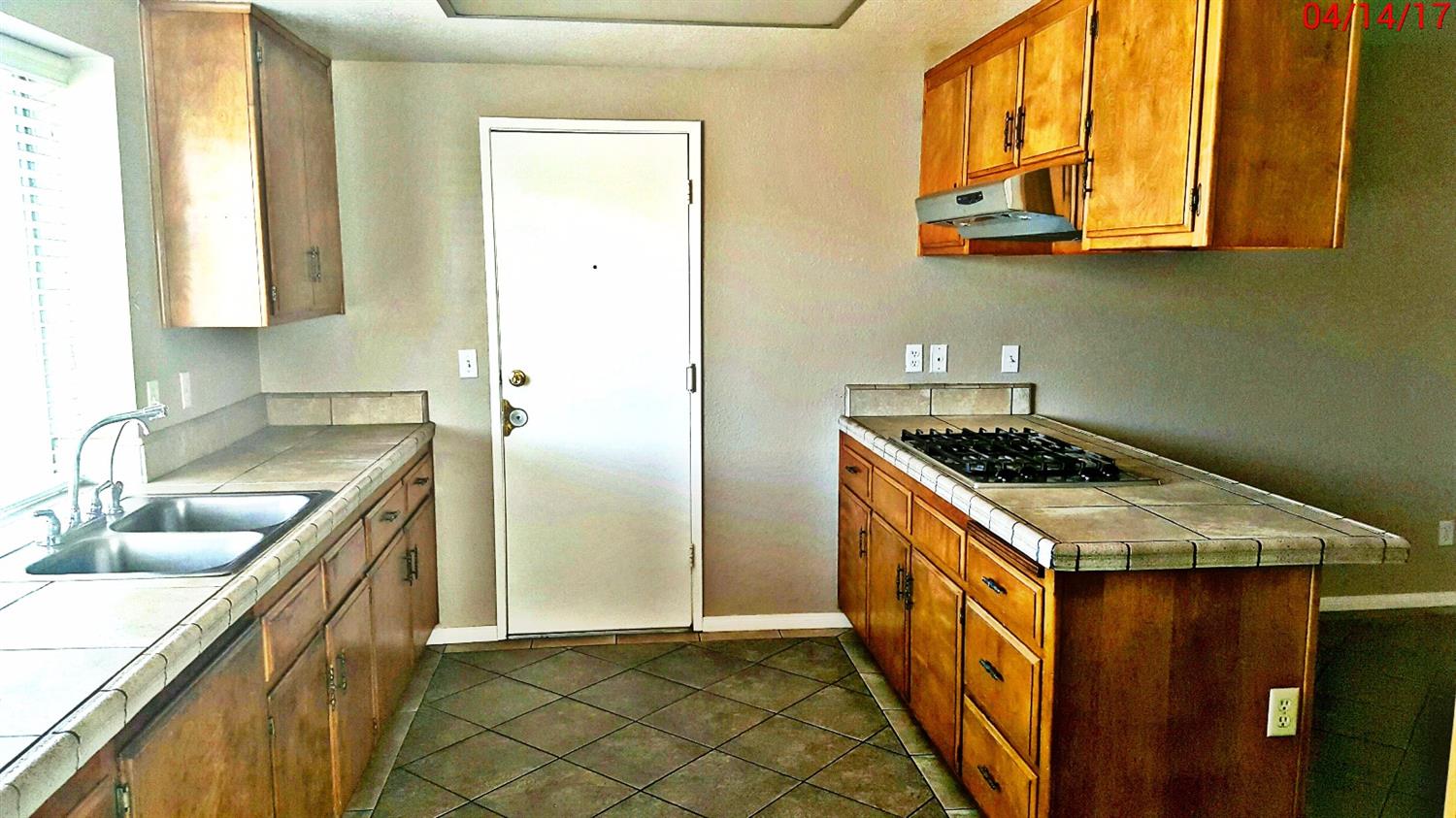 10101 Maple Ave, Hesperia, CA 92345 photo 4