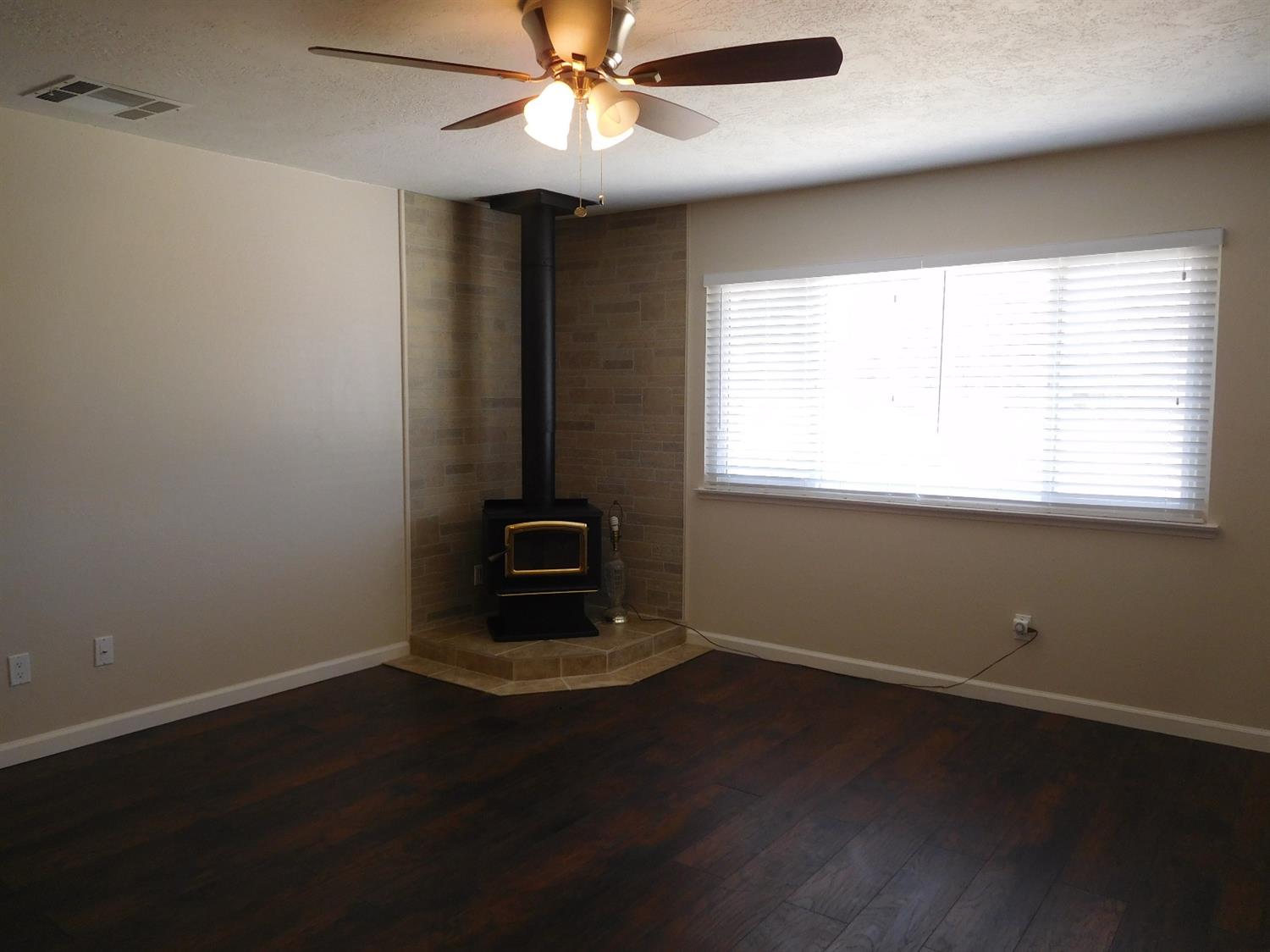 Undisclosed, Apple Valley, CA 92307 photo 11