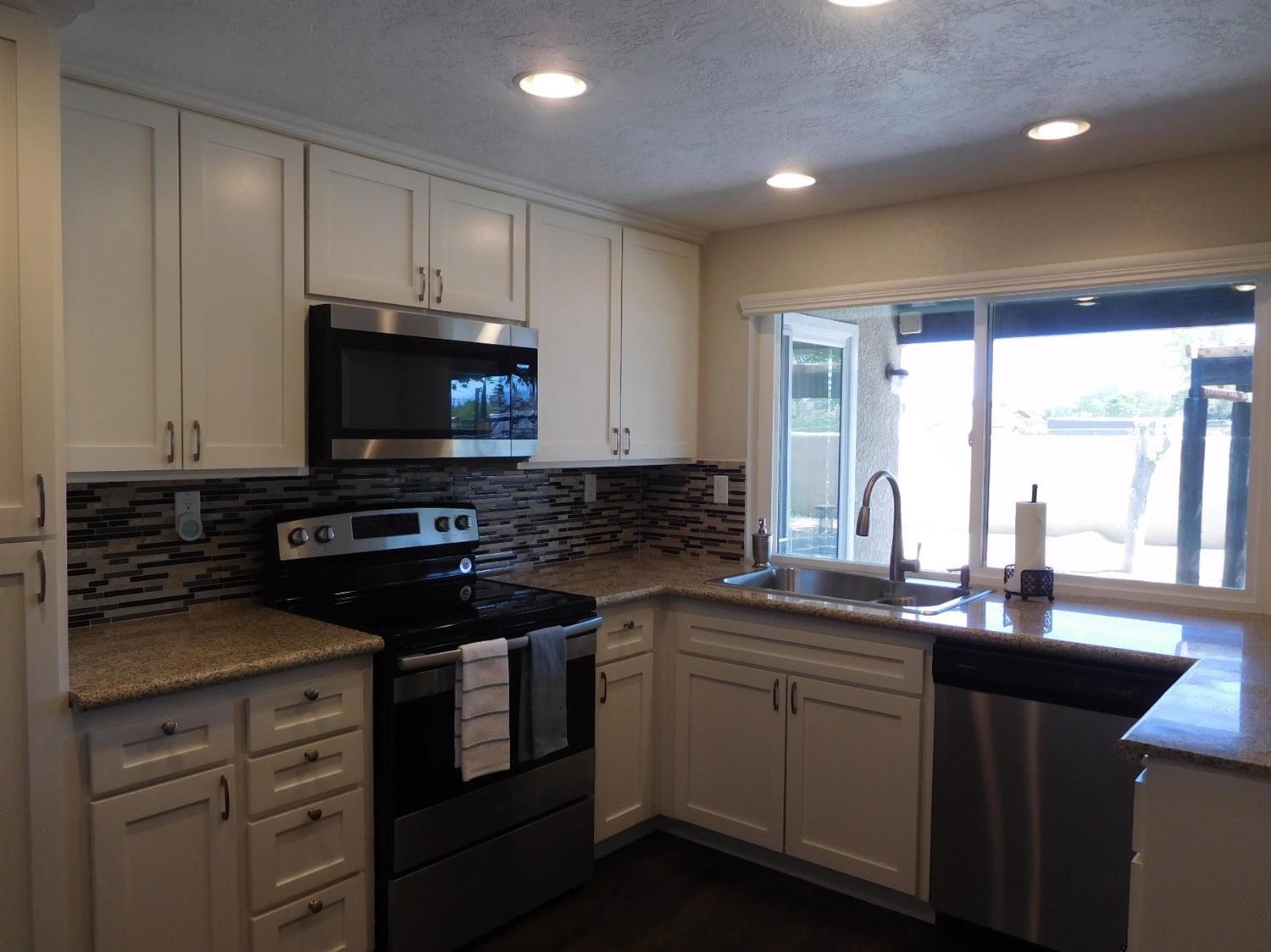 Undisclosed, Apple Valley, CA 92307 photo 6