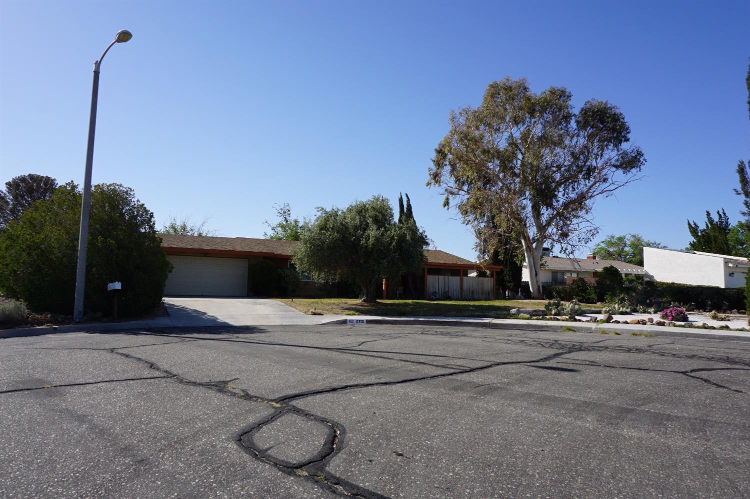 2713 Apollo Dr, Barstow, CA 92311 photo 2