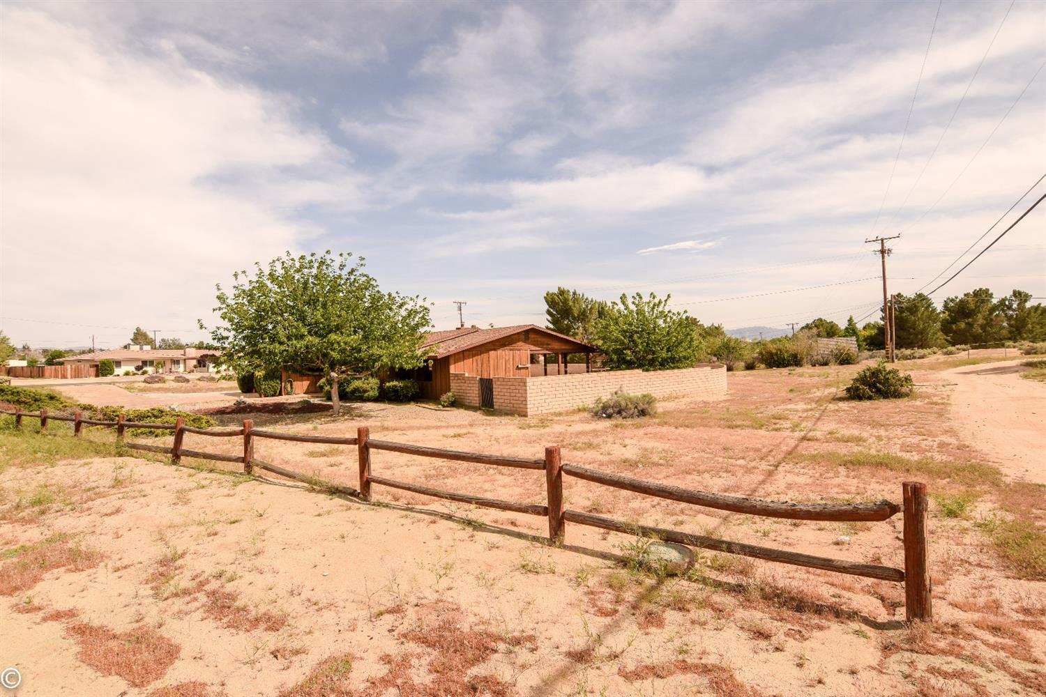 18079 Manitou Dr, Apple Valley, CA 92307 photo 9