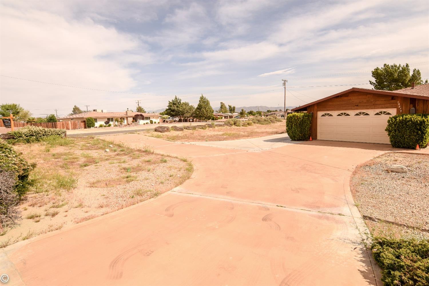 18079 Manitou Dr, Apple Valley, CA 92307 photo 10