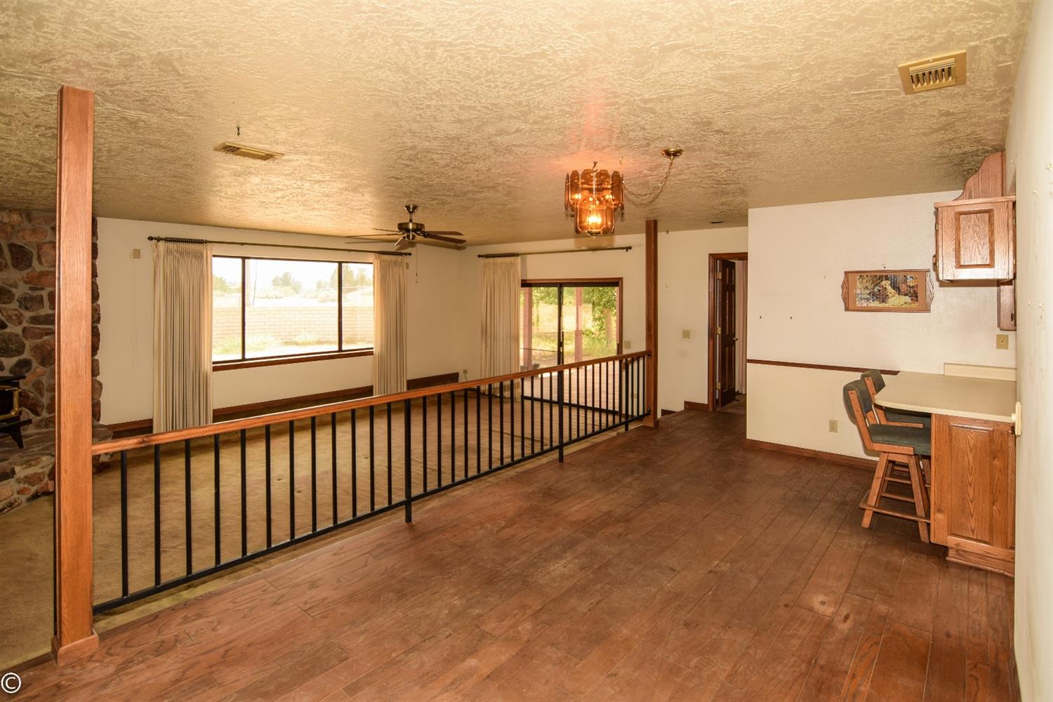 18079 Manitou Dr, Apple Valley, CA 92307 photo 2