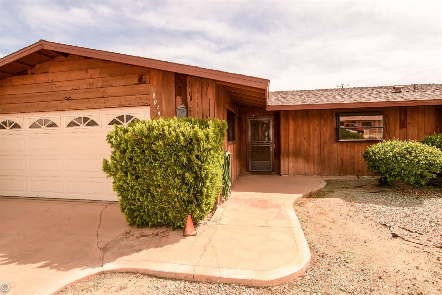 18079 Manitou Dr, Apple Valley, CA 92307 photo 11