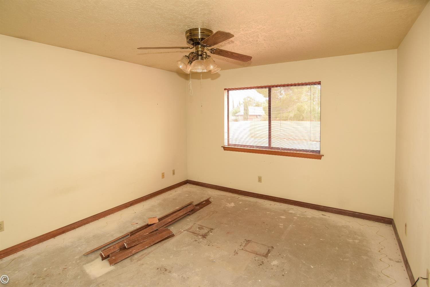 18079 Manitou Dr, Apple Valley, CA 92307 photo 31