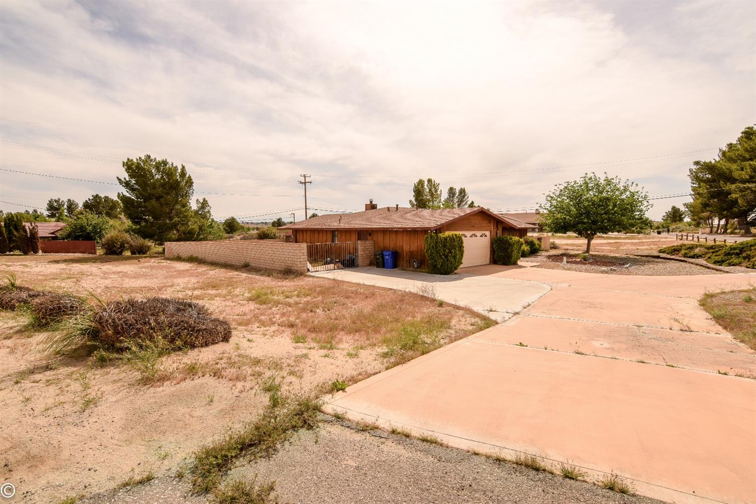18079 Manitou Dr, Apple Valley, CA 92307 photo 8