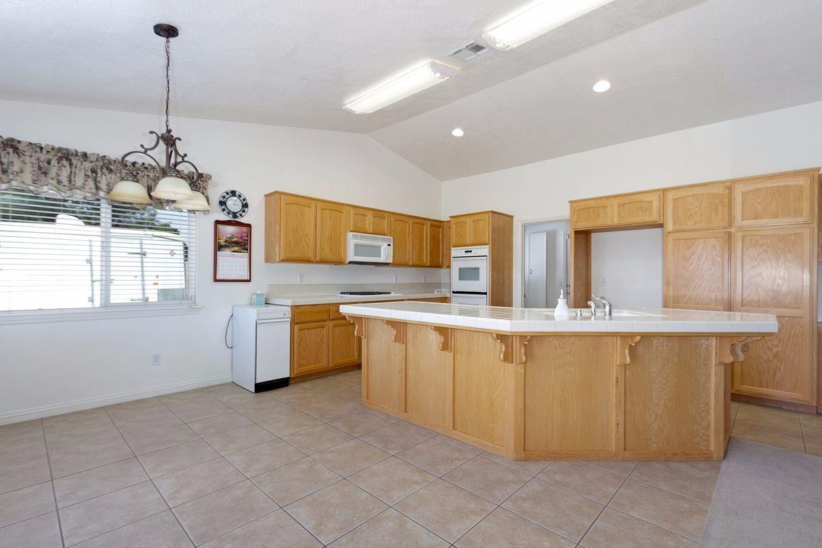 19156 Red Feather Rd, Apple Valley, CA 92307 photo 12