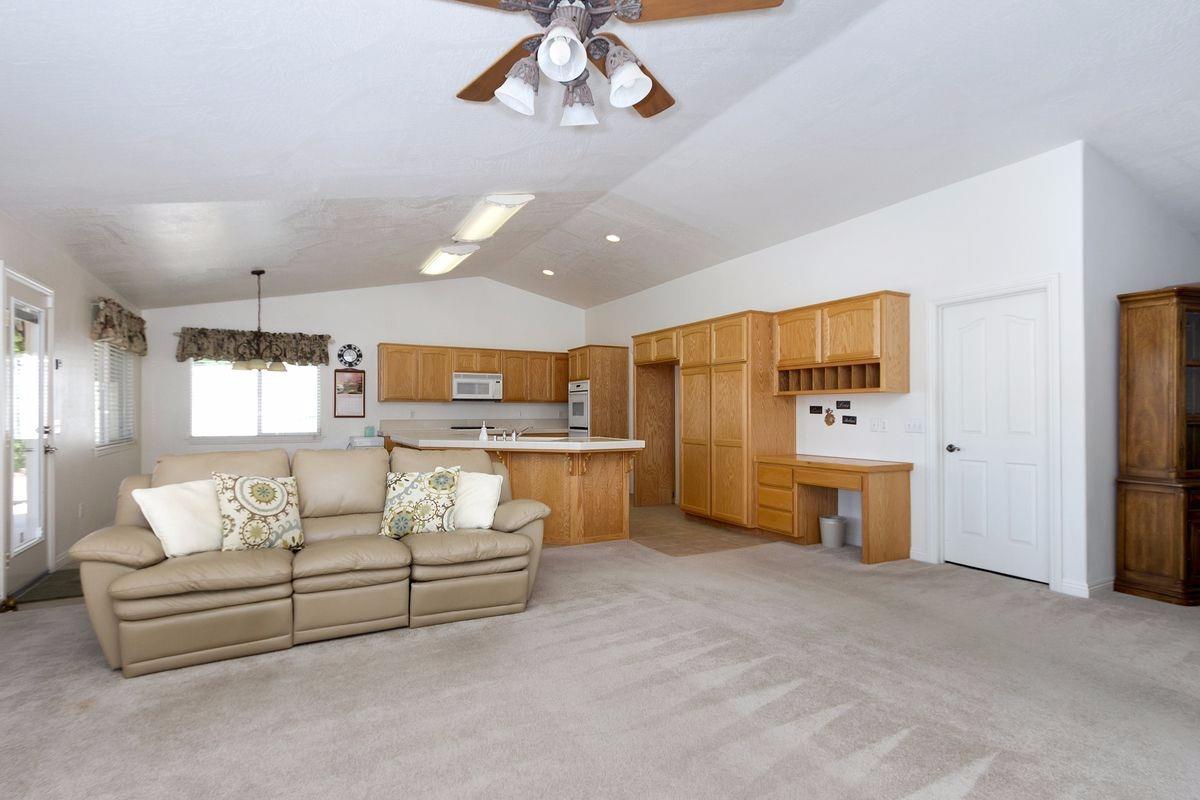19156 Red Feather Rd, Apple Valley, CA 92307 photo 9