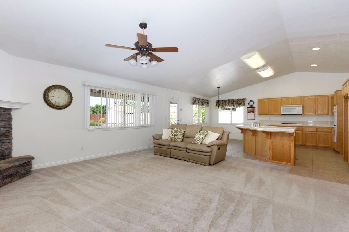 19156 Red Feather Rd, Apple Valley, CA 92307 photo 7
