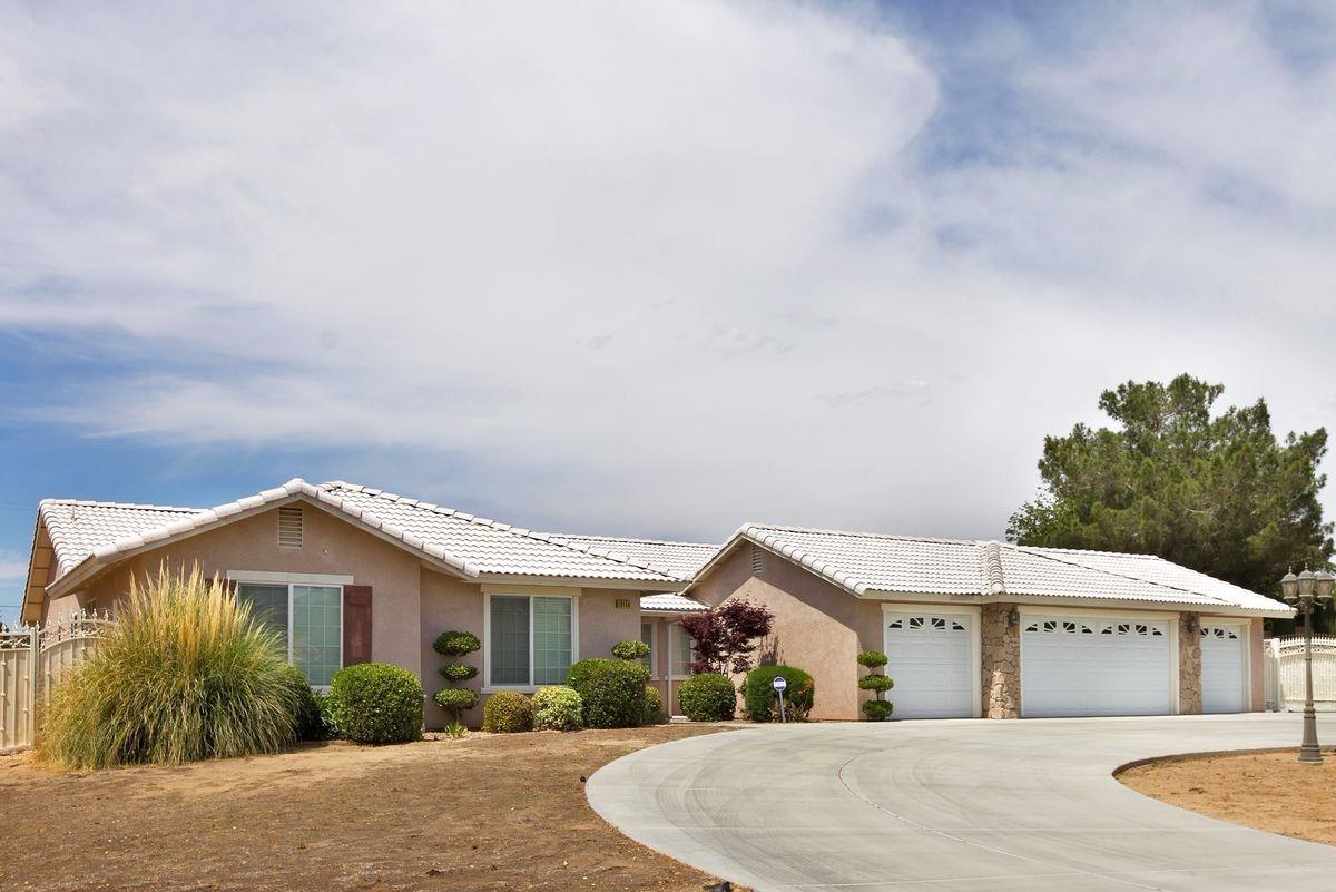 19156 Red Feather Rd, Apple Valley, CA 92307 photo 2