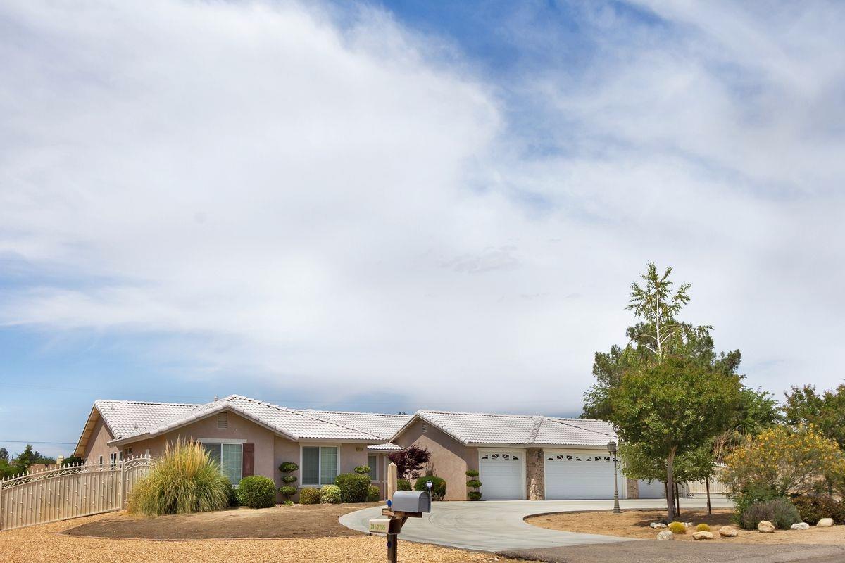 19156 Red Feather Rd, Apple Valley, CA 92307 photo 1