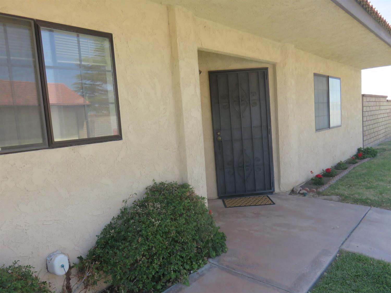 Undisclosed, Apple Valley, CA 92308 photo 2