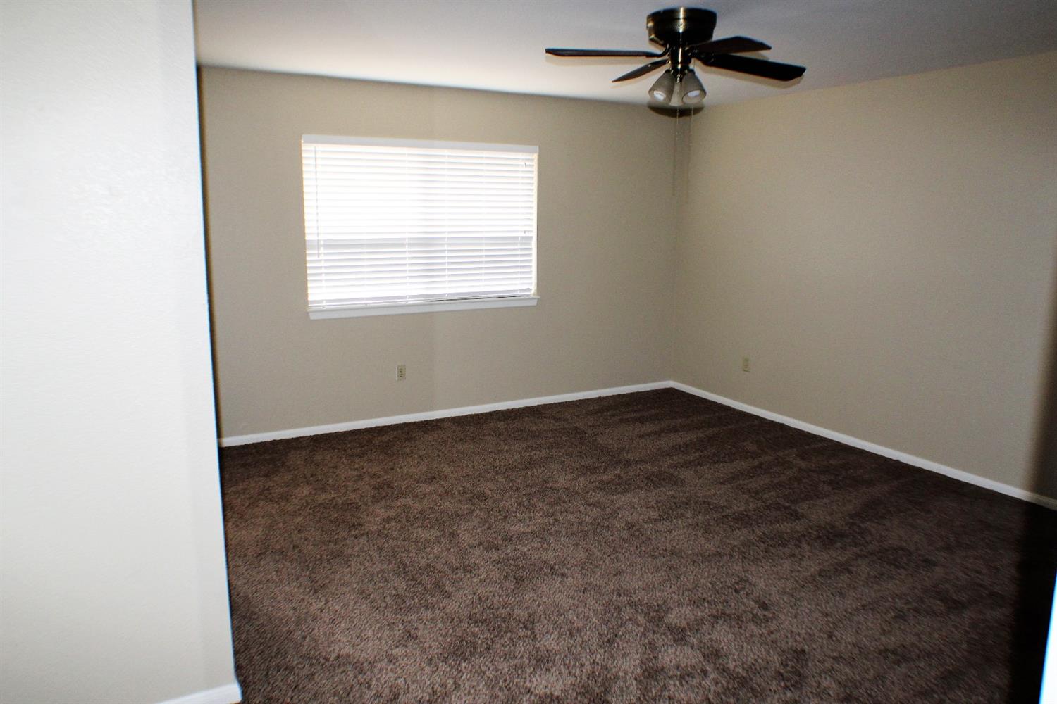 14371 Crow Rd, Apple Valley, CA 92307 photo 6