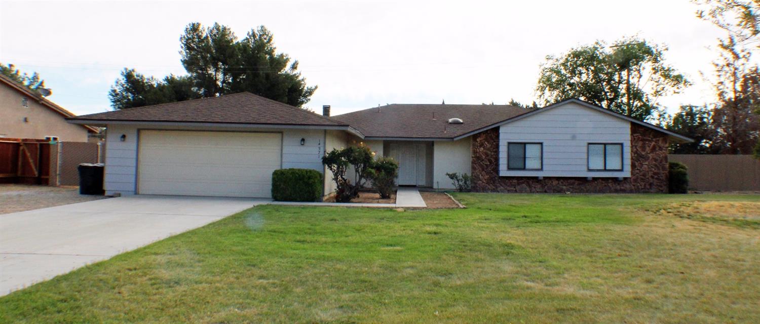 14371 Crow Rd, Apple Valley, CA 92307 photo 1